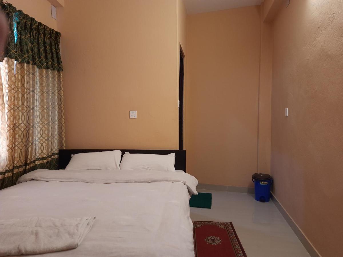 Hotel Eagle Zone Покхара Экстерьер фото