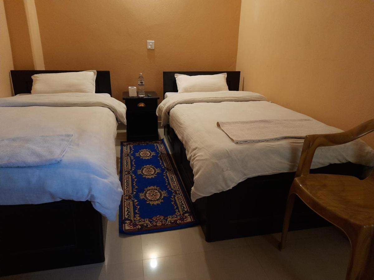 Hotel Eagle Zone Покхара Экстерьер фото