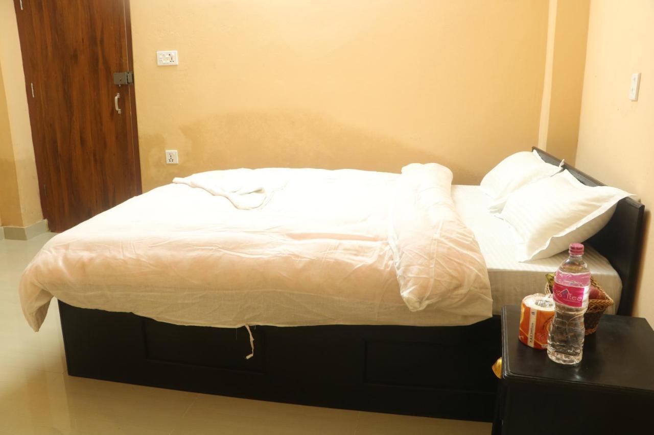 Hotel Eagle Zone Покхара Экстерьер фото