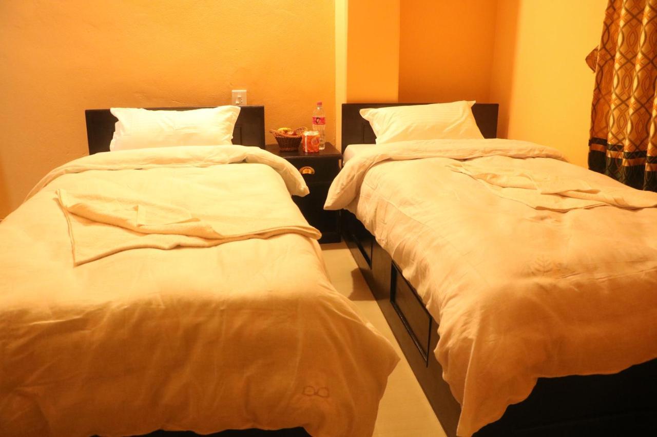 Hotel Eagle Zone Покхара Экстерьер фото