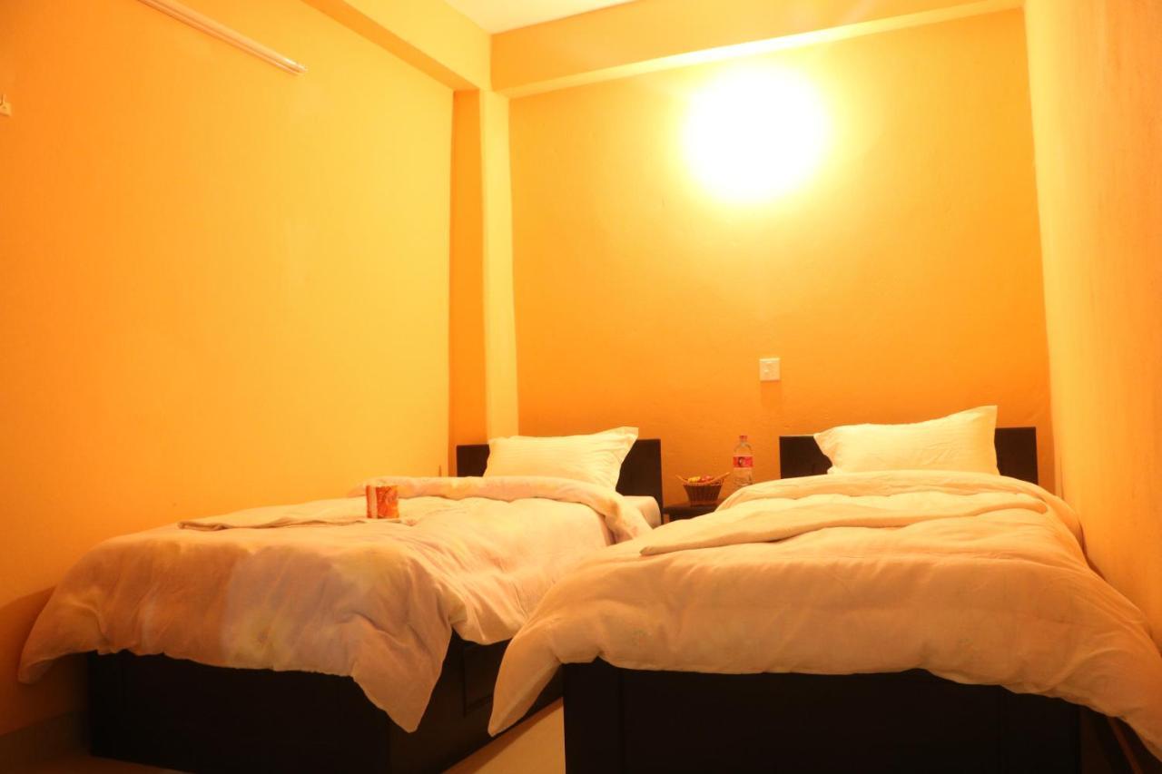 Hotel Eagle Zone Покхара Экстерьер фото